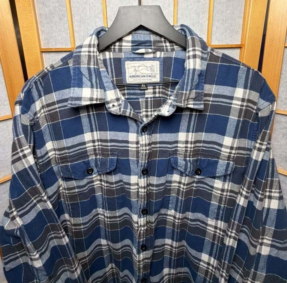 American Eagle Plaid Flannel Shirt Size XL Blue White Long Sleeve